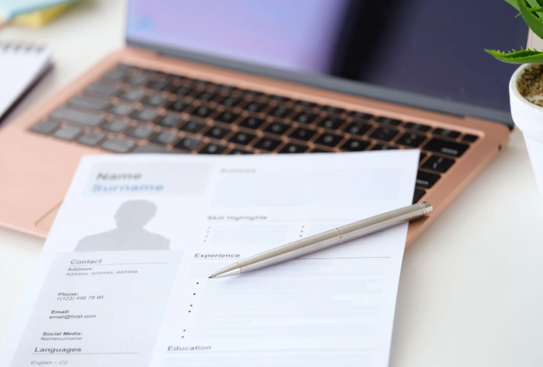 Come scrivere un CV per lavorare nel settore turistico